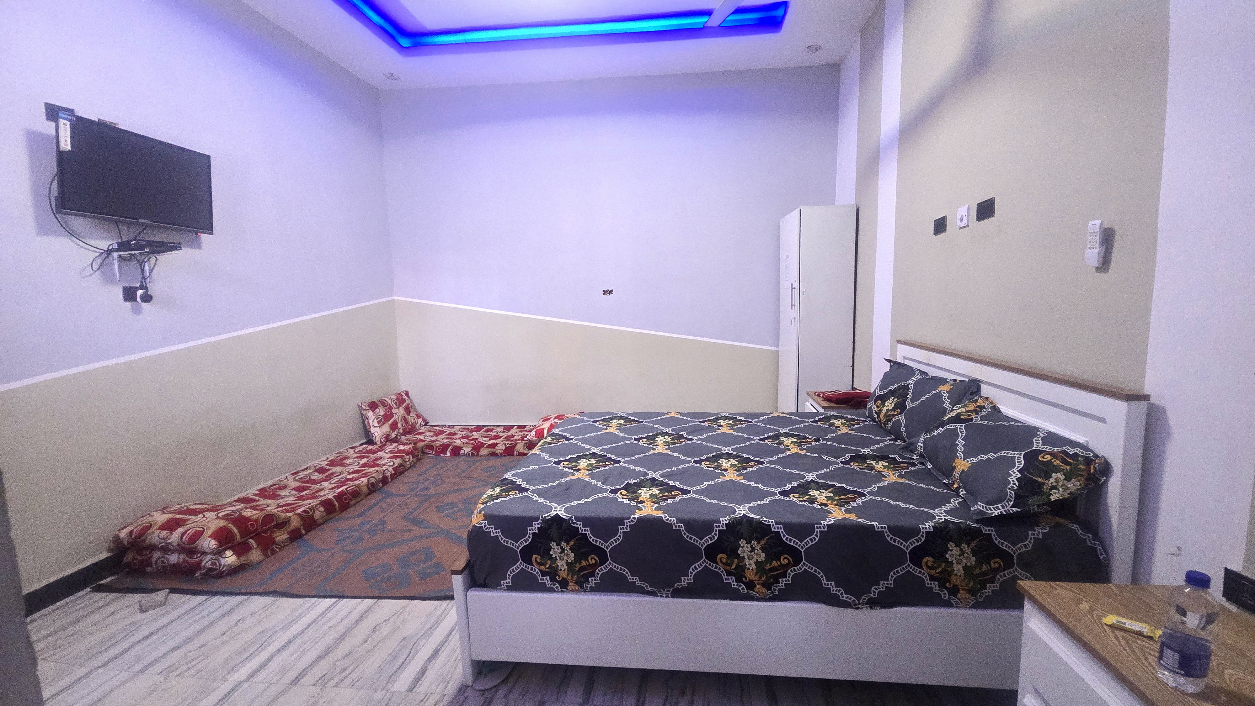 DOUBLE BED ROOM